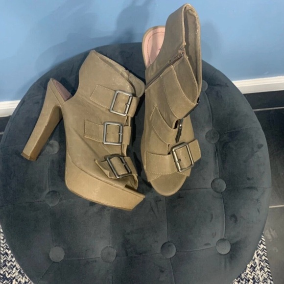 Pink & Pepper Platforms with chunky heels - Picture 6 of 7